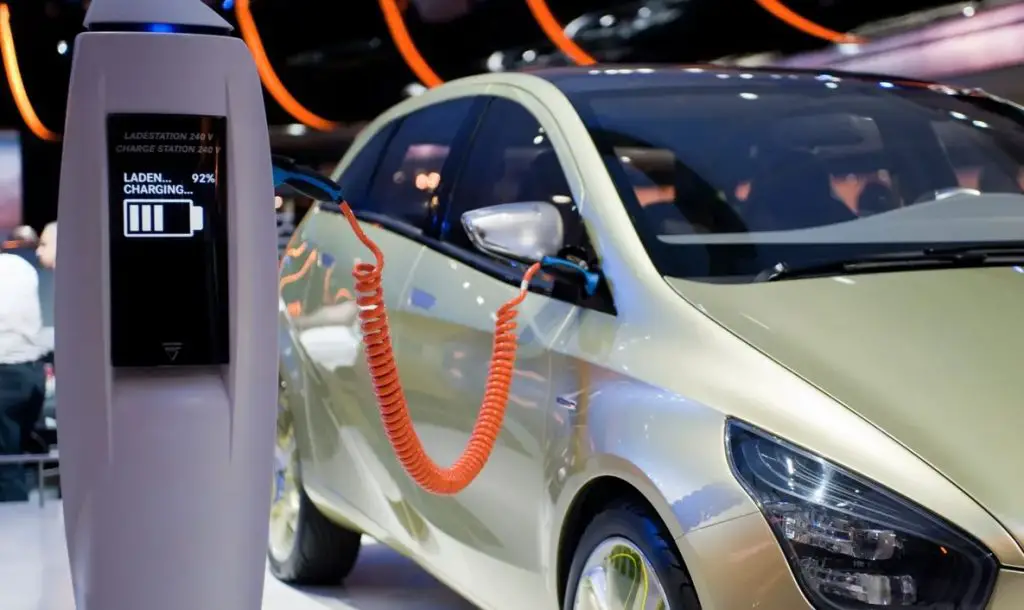 Why Can’t Electric Cars Charge Themselves? WhatinCar